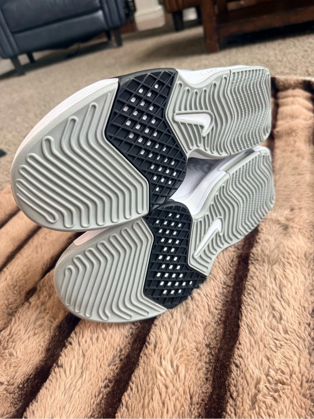 Nike LeBron Witness VIII white Black light smoke grey men’s 11